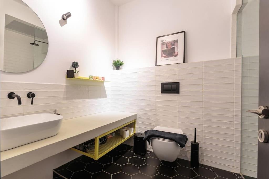 Home Cinema At The Center Of Salonic Exterior foto